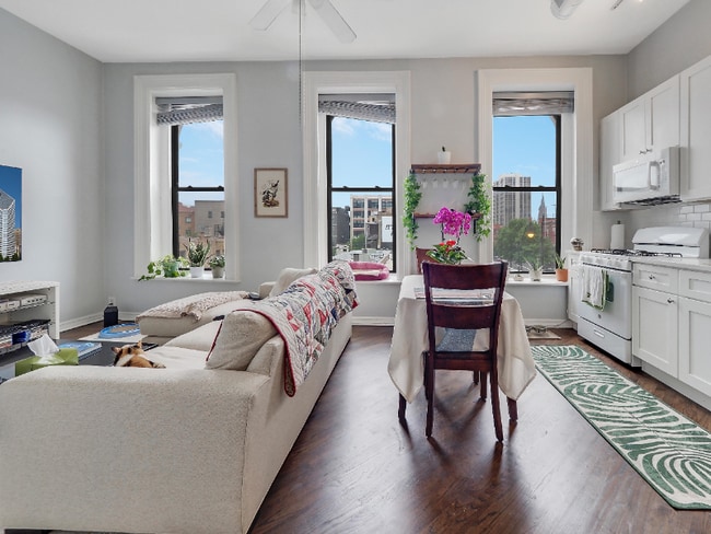 property at 1561 N Wells St