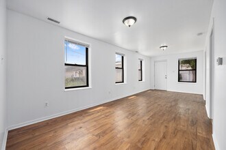 2702 S Spaulding Ave in Chicago, IL - Building Photo - Building Photo
