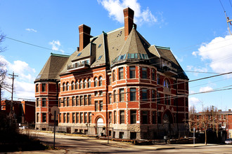 Straford Condominiums in Cincinnati, OH - Foto de edificio - Building Photo