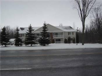 Erie Woods Apartments in Derby, NY - Foto de edificio