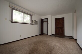 803 8th St N, Unit 4 in Fargo, ND - Building Photo - Building Photo