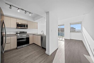 1500 Bay Rd, Unit M-0427 in Miami Beach, FL - Building Photo