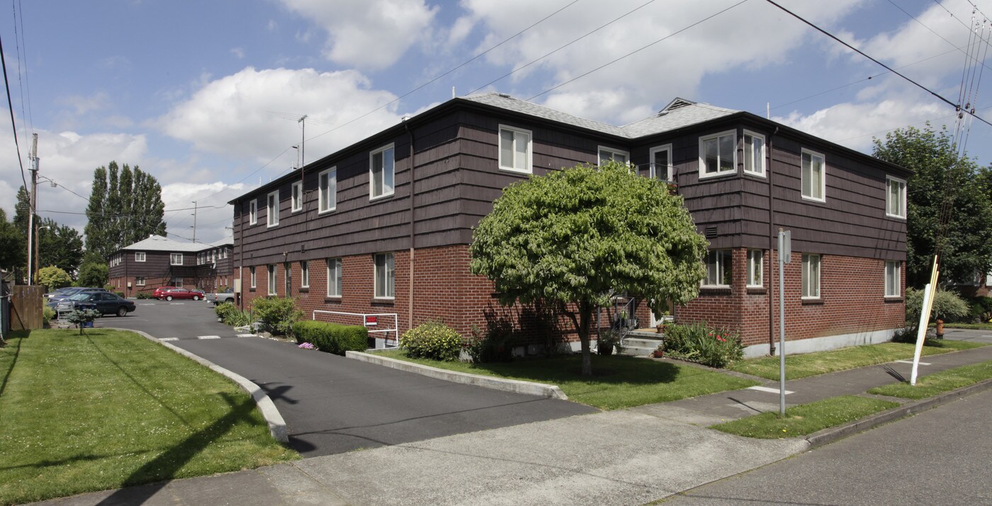 Chaffcombe Apartments in Portland, OR - Building Photo