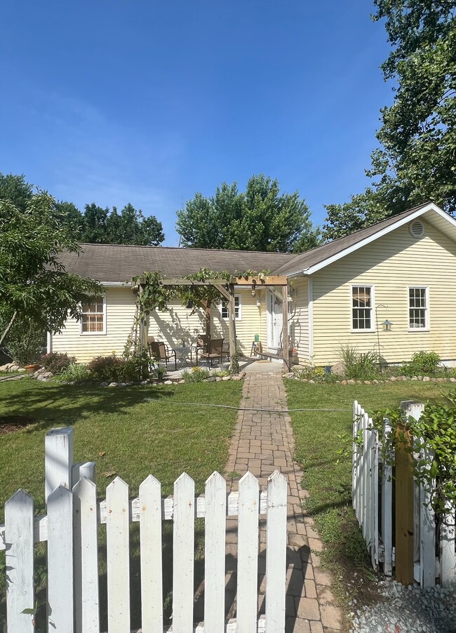 property at 1130 S Country Club Rd