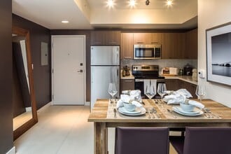Intown Apartments in Miami, FL - Foto de edificio - Building Photo