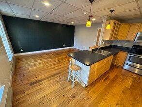 38 W Main St, Unit 3 in Mystic, CT - Building Photo - Building Photo