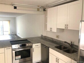 305 Lakeview Dr-Unit -202 in Weston, FL - Building Photo - Building Photo