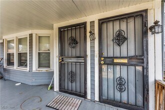 917 Helmsdale Rd in Cleveland Heights, OH - Building Photo - Building Photo