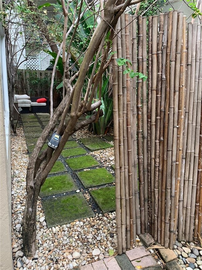 329 W 28th St in Miami Beach, FL - Building Photo - Building Photo