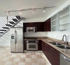 41 SE 5th St, Unit 2211 in Miami, FL - Foto de edificio - Building Photo