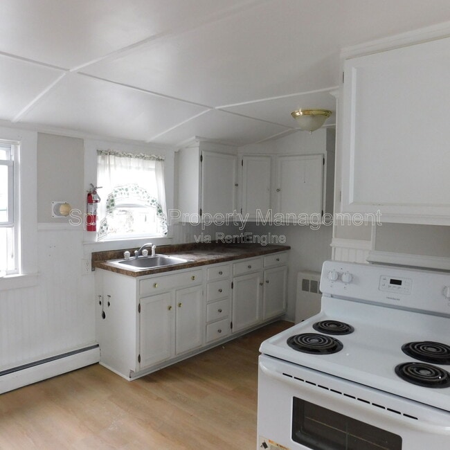51 Western Ave in Waterville, ME - Building Photo - Building Photo