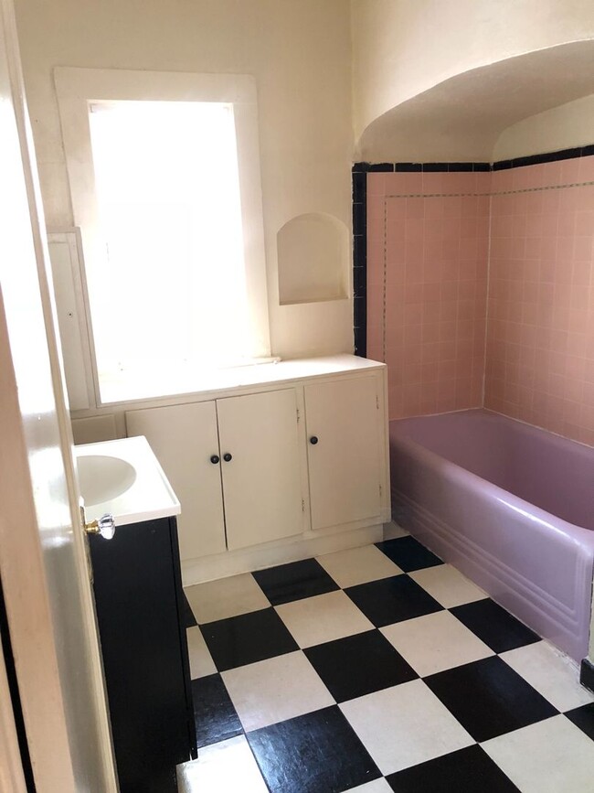 737-735 W 2nd St in Chico, CA - Building Photo - Building Photo