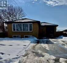 81 Post Rd in Brampton, ON - Building Photo