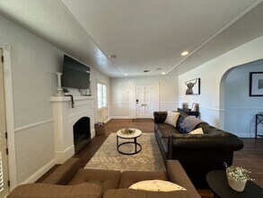 2401 Pacific Dr in Bakersfield, CA - Building Photo - Building Photo