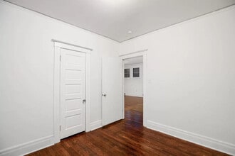 218 E 50th St, Unit 3 in New York, NY - Foto de edificio - Building Photo