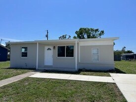 21043 Bersell Ave in Port Charlotte, FL - Building Photo