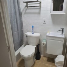 3180 Fish Ave, Unit One bedroom apartment in Bronx, NY - Building Photo - Building Photo