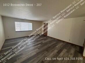 1012 Riverbend Dr in Hartford, WI - Building Photo - Building Photo