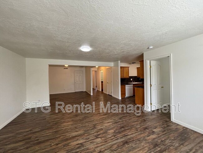 766 N 2720 E in Saint George, UT - Foto de edificio - Building Photo