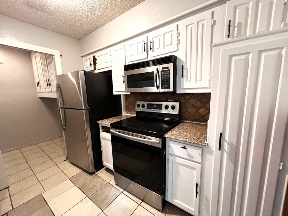 324 Arborview Dr in Garland, TX - Building Photo