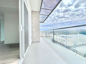 838 S La Brea Ave in Los Angeles, CA - Foto de edificio - Building Photo