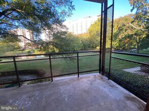 10424 Rockville Pike in North Bethesda, MD - Building Photo - Building Photo