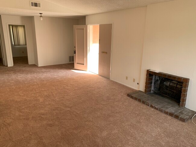 17833 Sybrandy Ave in Cerritos, CA - Foto de edificio - Building Photo