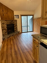 246 Cottage Ln in Stroudsburg, PA - Foto de edificio - Building Photo