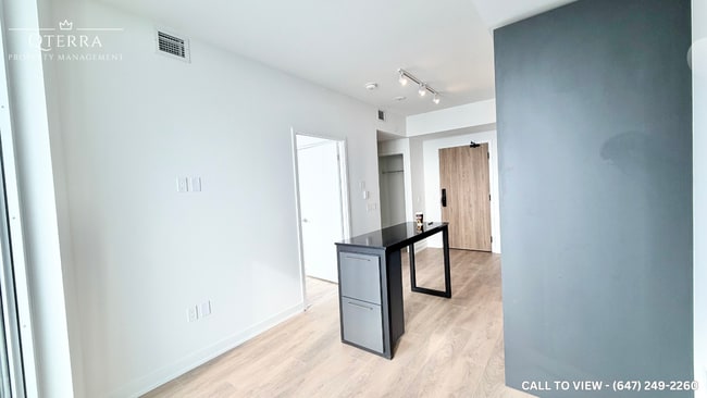 1 Fairview Rd E in Mississauga, ON - Building Photo - Building Photo