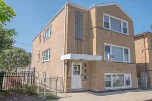 5520 S Pulaski Rd in Chicago, IL - Building Photo