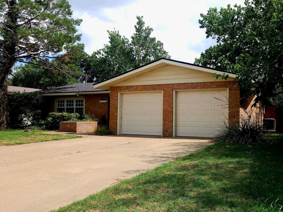 5213 16th St in Lubbock, TX - Building Photo