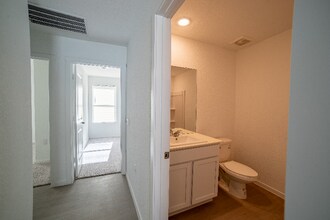 1359 Neria Lp in San Antonio, TX - Foto de edificio - Building Photo