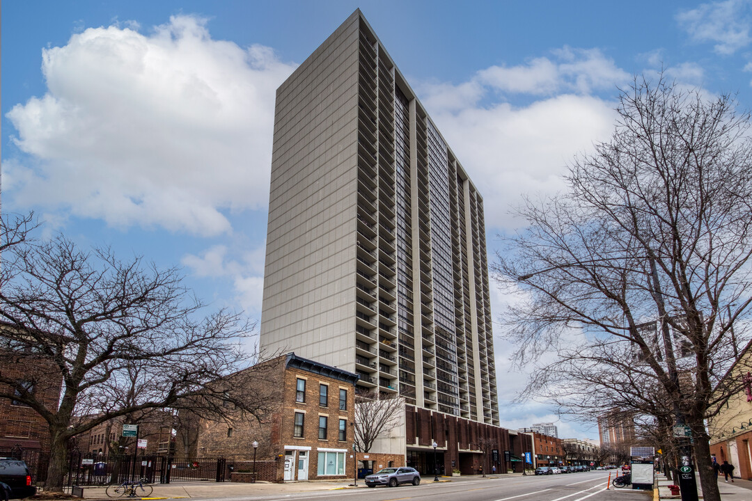 1636 N Wells St, Unit 1111 in Chicago, IL - Building Photo