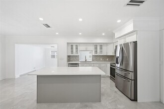 1400 SE 8th Ave in Deerfield Beach, FL - Building Photo - Building Photo