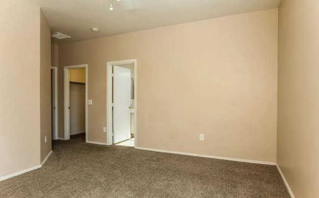 2438 E Mobile Ln in Phoenix, AZ - Building Photo - Building Photo