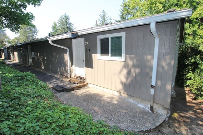 5704 SW Beaverton Hillsdale Hwy in Portland, OR - Building Photo - Building Photo