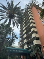 2951 S Bayshore Dr in Miami, FL - Building Photo