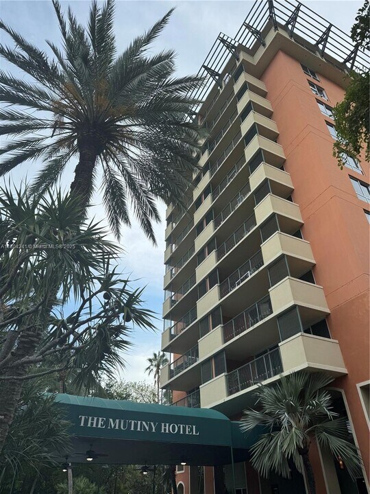 2951 S Bayshore Dr in Miami, FL - Foto de edificio