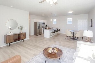 256 NW Cmn Pl in Waukee, IA - Building Photo - Building Photo