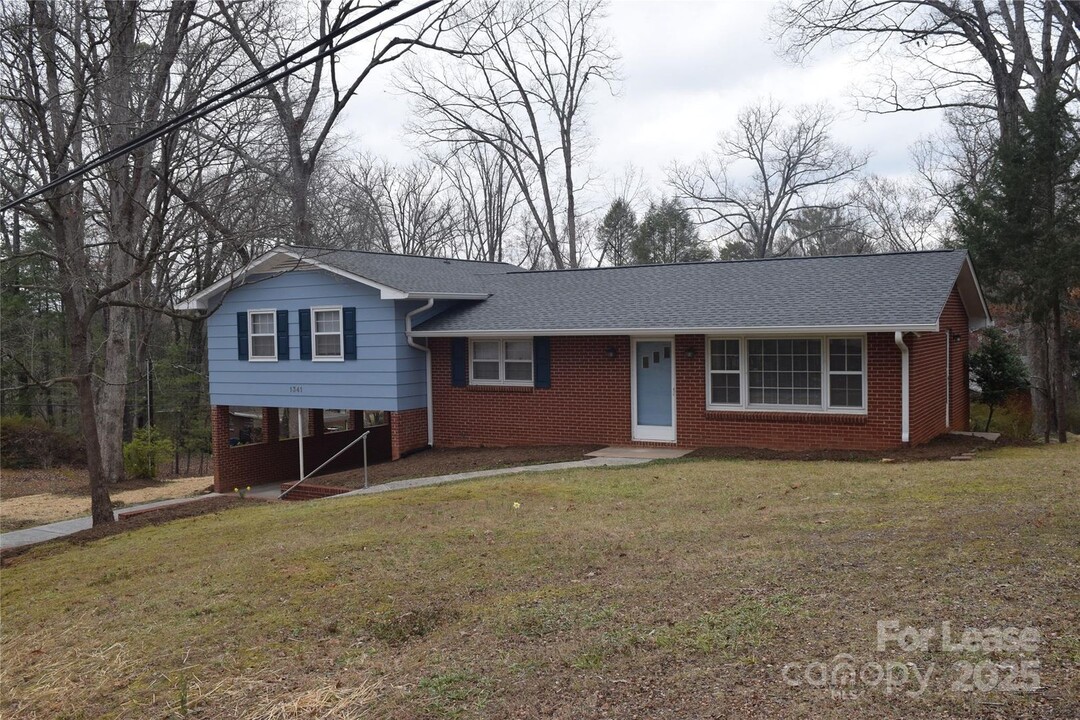 1341 20th Ave NE in Hickory, NC - Building Photo