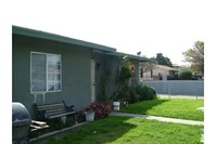 6916 Emil Ave in Bell Gardens, CA - Foto de edificio - Building Photo