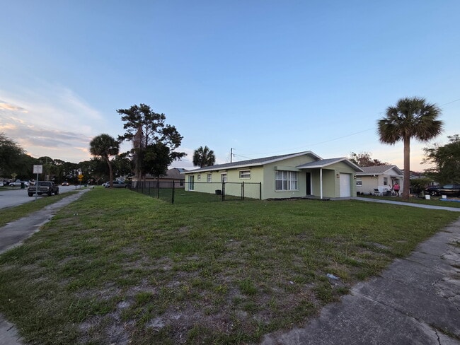 400 Count St in Melbourne, FL - Foto de edificio - Building Photo