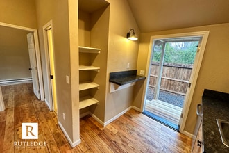 1016 W 11th St in Medford, OR - Foto de edificio - Building Photo