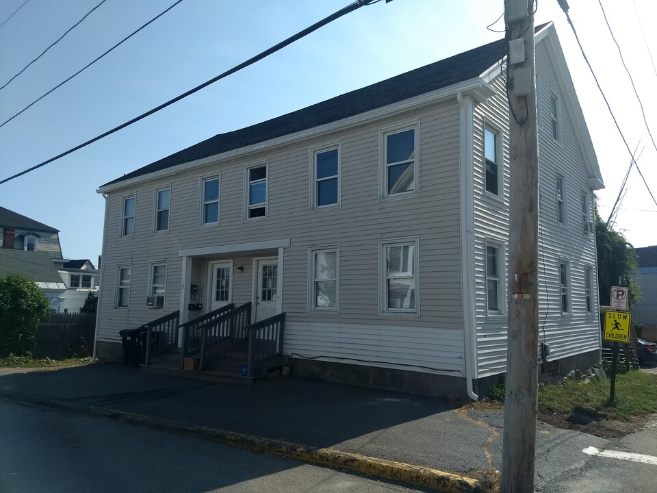 17 Wentworth St, Unit 102 in Biddeford, ME - Foto de edificio