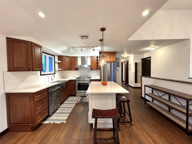 53-18 197th St in Queens, NY - Building Photo - Building Photo