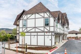539 Alisal Rd in Solvang, CA - Foto de edificio - Building Photo