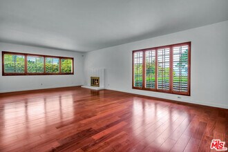2925 Dona Susana Dr in Los Angeles, CA - Building Photo - Building Photo