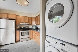13305 Apgar Pl in Herndon, VA - Building Photo - Building Photo