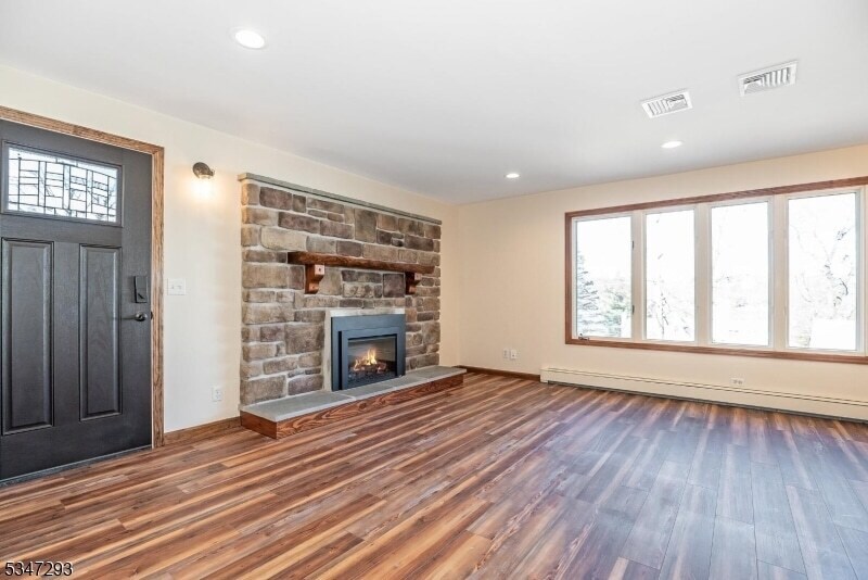 9 Log Cabin Terrace, Unit Private Bedroom in Sparta, NJ - Building Photo