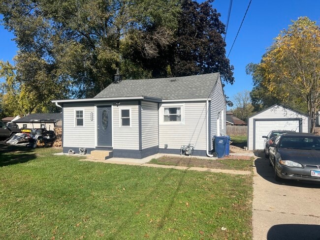 512 Montgomery Rd in Montgomery, IL - Building Photo - Building Photo